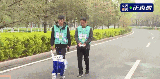 全球首次！拿下马拉松冠军的人形机器人，来自北京
