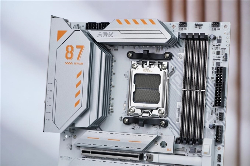 七彩虹CVN X870 ARK FROZEN V14方舟主板评测： 5G网卡+高频内存 锐龙9000舰队新旗舰