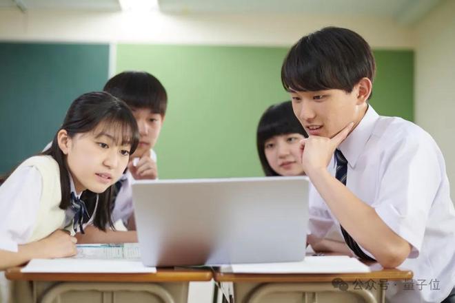 北京队再上大分：新AI一句话搞开发，代码实时可见 | 免费可用