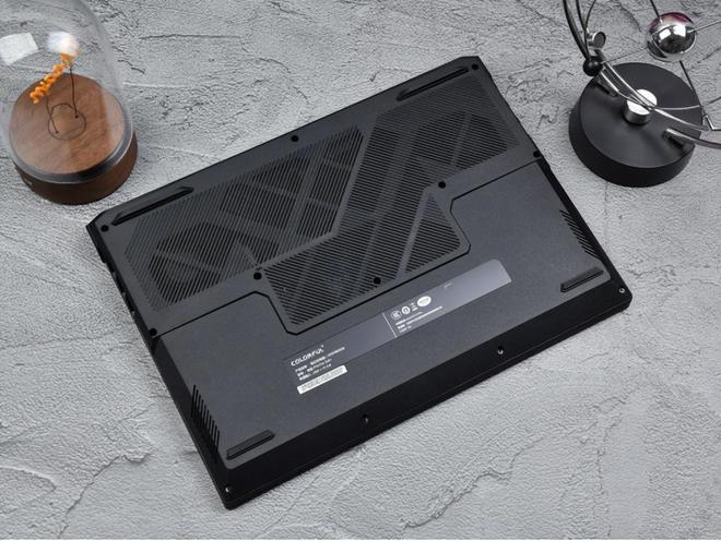 全能高性价比RTX 5070 Ti游戏本新品 七彩虹隐星P16 Pro评测