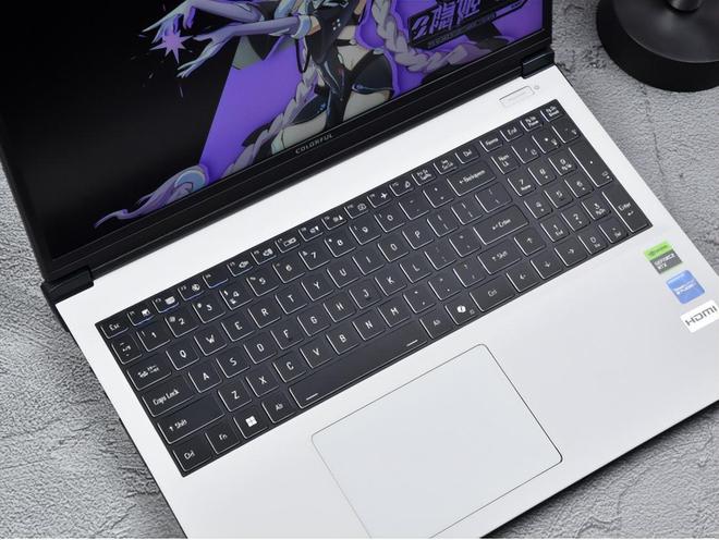 全能高性价比RTX 5070 Ti游戏本新品 七彩虹隐星P16 Pro评测