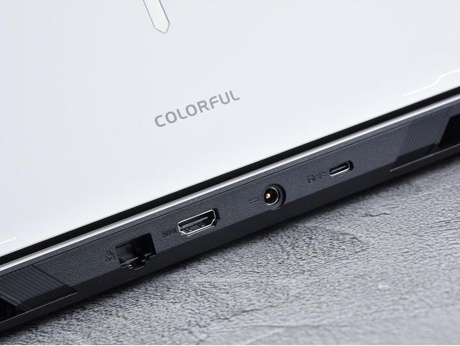 全能高性价比RTX 5070 Ti游戏本新品 七彩虹隐星P16 Pro评测