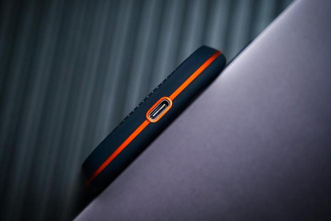闪迪至尊超极速移动固态硬盘USB4版评测 超越SSD的三防猛兽