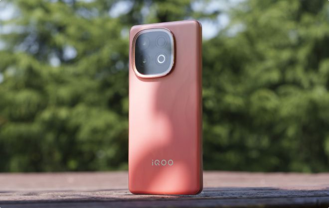 出息了！iQOO首发华星C9+屏幕！