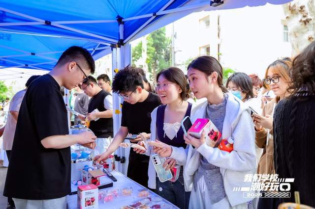 校园新速度席卷武汉大学 致态携核心存储产品精彩亮相人气爆棚