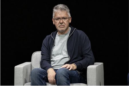 苹果AI部门被曝重大调整：Siri、秘密机器人项目接连换帅