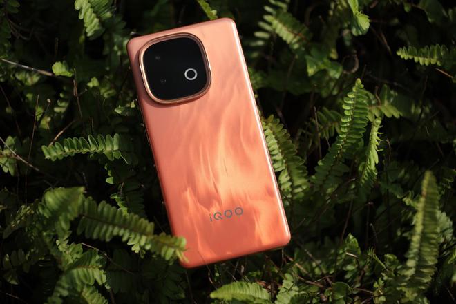 iQOO Z10 Trubo 真机图公布，4 月见