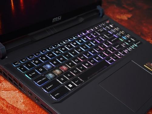 六边形战士酷睿Ultra 9 275HX+RTX5080！体验微星泰坦16 HX AI 2025游戏本