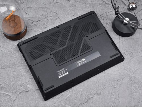 全能高性价比RTX 5070 Ti游戏本新品 七彩虹隐星P16 Pro评测