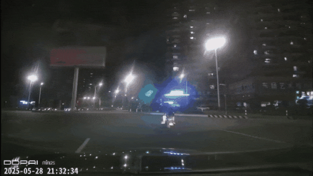 突然一声巨响，夜空都被照亮了！广东多地拍到耀眼发光体，专家回应：是一颗火流星，大部分会烧完
