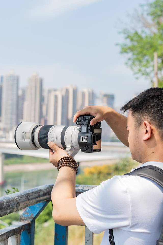 用佳能EOS R5 Mark II记录魔幻8D都市