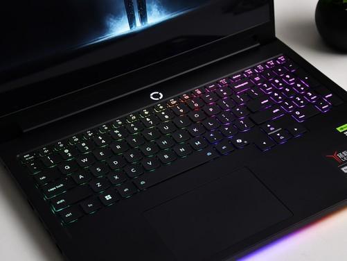 上手体验拯救者Y9000P至尊版AI元启：内吹设计实现275W超强功耗释放