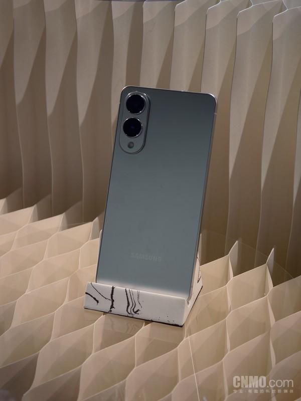 三星Galaxy S25 Edge：5.8mm机身 “手感为王”时代回归