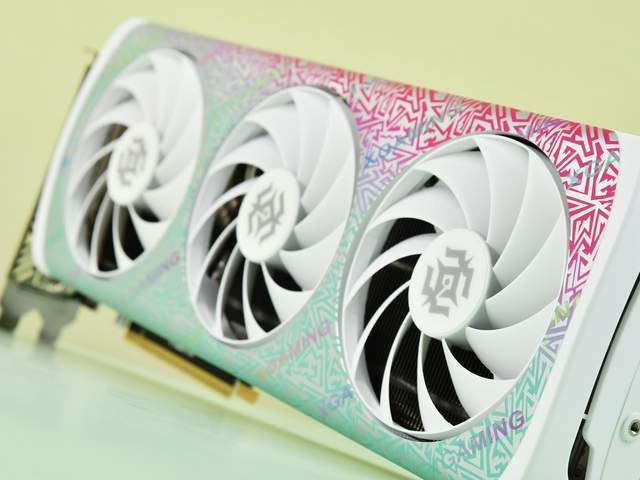 2K小钢炮，性能、散热俱佳，索泰RTX 5060 Ti 8G XGAMING OC评测