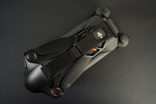 大疆Mavic 4 Pro评测：1亿像素4/3画幅哈苏三摄相机旗舰无人机