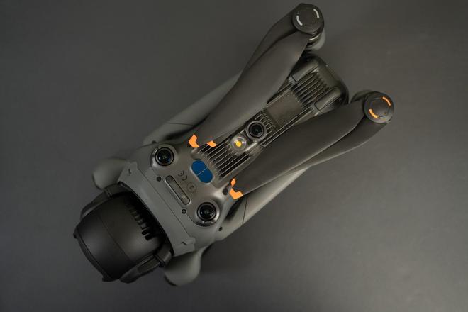 大疆Mavic 4 Pro评测：1亿像素4/3画幅哈苏三摄相机旗舰无人机