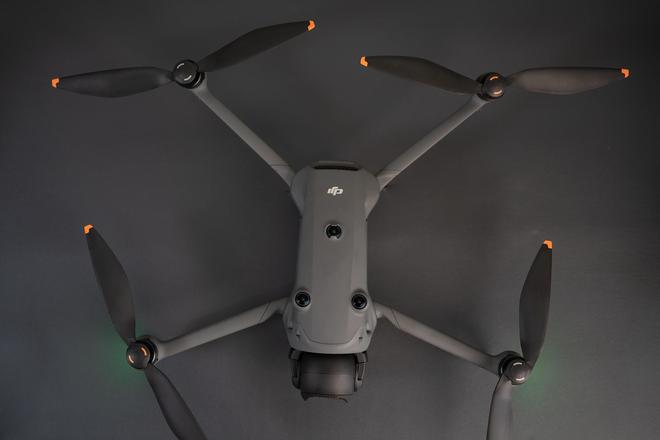 大疆Mavic 4 Pro评测：1亿像素4/3画幅哈苏三摄相机旗舰无人机