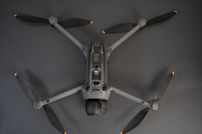 大疆Mavic 4 Pro评测：1亿像素4/3画幅哈苏三摄相机旗舰无人机