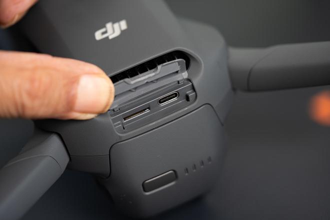 大疆Mavic 4 Pro评测：1亿像素4/3画幅哈苏三摄相机旗舰无人机