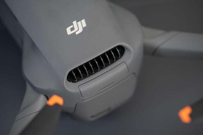 大疆Mavic 4 Pro评测：1亿像素4/3画幅哈苏三摄相机旗舰无人机