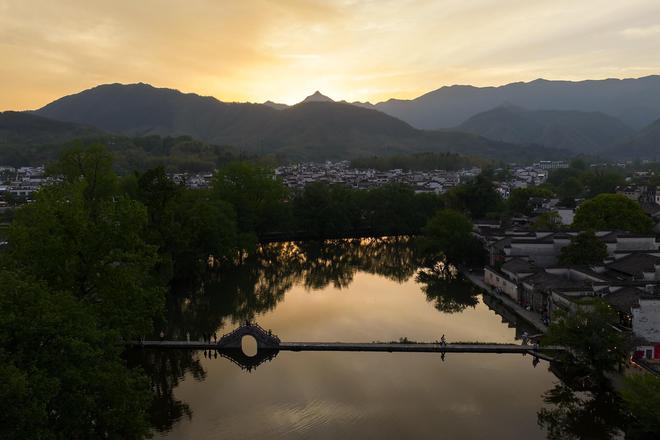 大疆Mavic 4 Pro评测：1亿像素4/3画幅哈苏三摄相机旗舰无人机