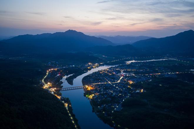 大疆Mavic 4 Pro评测：1亿像素4/3画幅哈苏三摄相机旗舰无人机