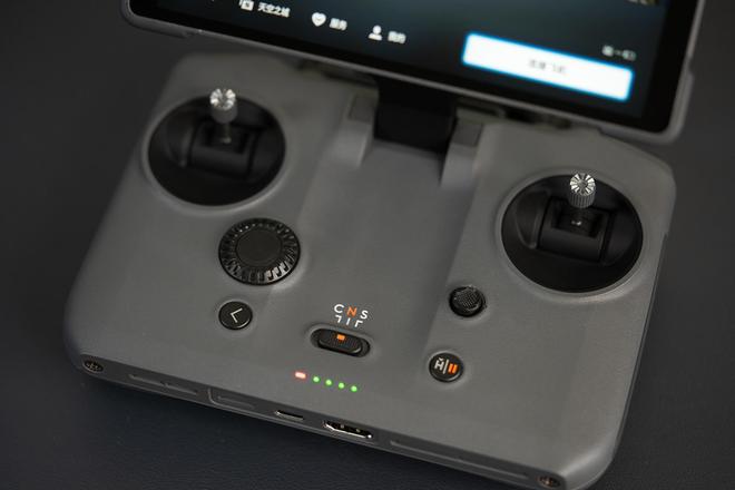 大疆Mavic 4 Pro评测：1亿像素4/3画幅哈苏三摄相机旗舰无人机
