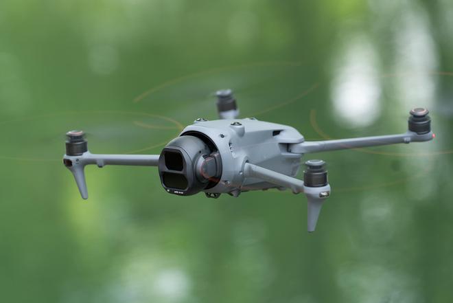 大疆Mavic 4 Pro评测：1亿像素4/3画幅哈苏三摄相机旗舰无人机