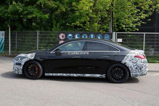 梅赛德斯-AMG CLA 高性能版原型轿车曝光：三电机 500 马力