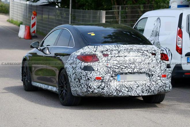 梅赛德斯-AMG CLA 高性能版原型轿车曝光：三电机 500 马力