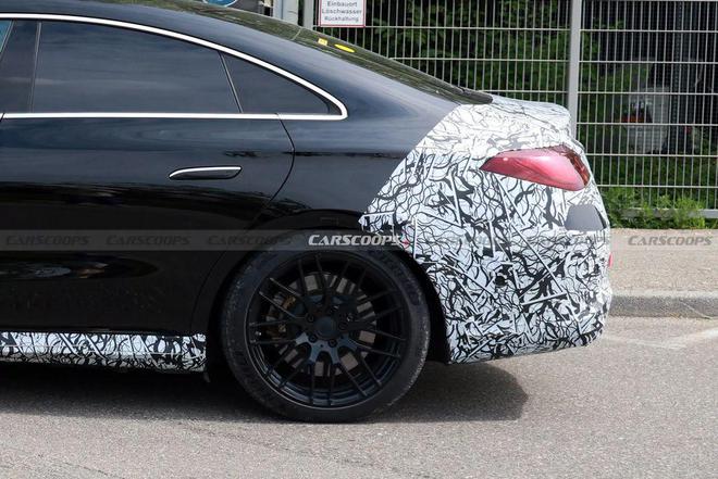 梅赛德斯-AMG CLA 高性能版原型轿车曝光：三电机 500 马力