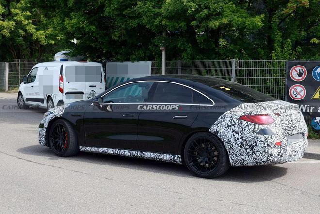 梅赛德斯-AMG CLA 高性能版原型轿车曝光：三电机 500 马力