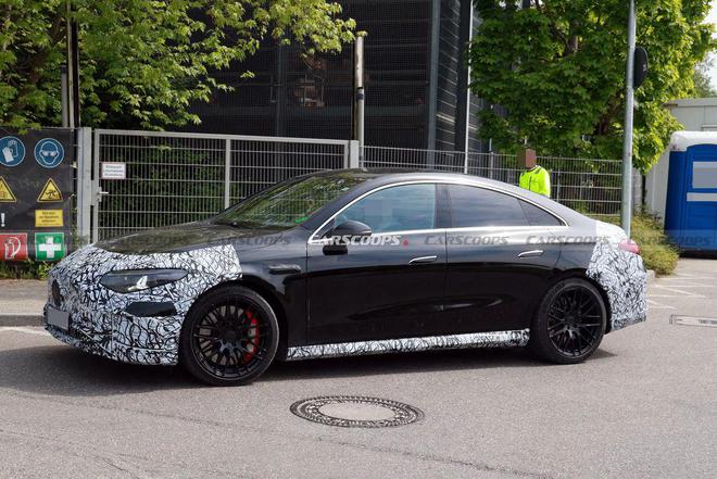 梅赛德斯-AMG CLA 高性能版原型轿车曝光：三电机 500 马力
