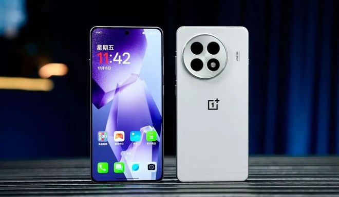 1699元起，近乎“完美”的直屏手机