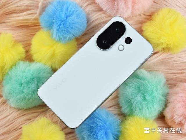 vivo S30 Pro mini图赏 多彩小直屏，手感颜值都出色
