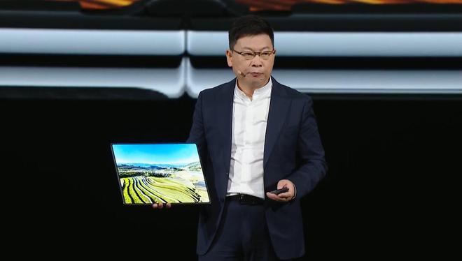 国产电脑里程碑！华为鸿蒙电脑“创全球最大”：能折叠，比MBA还薄，23999元起售