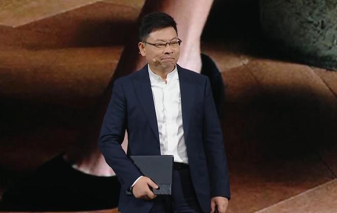 国产电脑里程碑！华为鸿蒙电脑“创全球最大”：能折叠，比MBA还薄，23999元起售