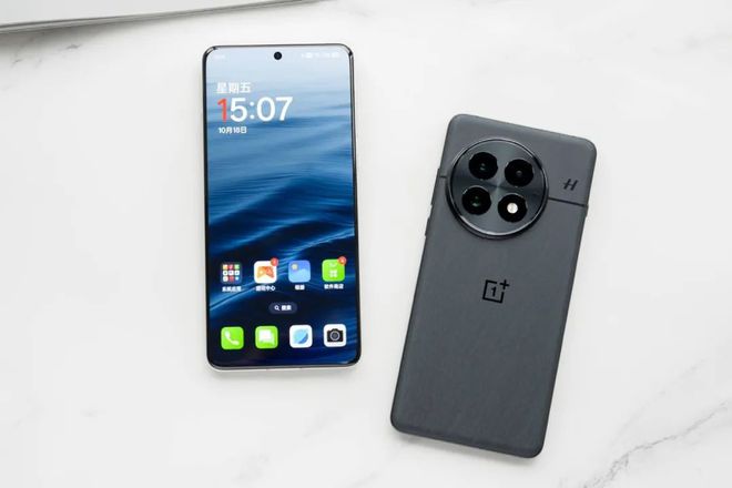 1699元起，近乎“完美”的直屏手机
