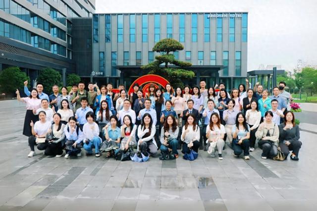 AI与科技金融共振！2025年中国宝武科技工作者日“上财师生走进宝武”暨2025科技金融创新体验季活动圆满落幕