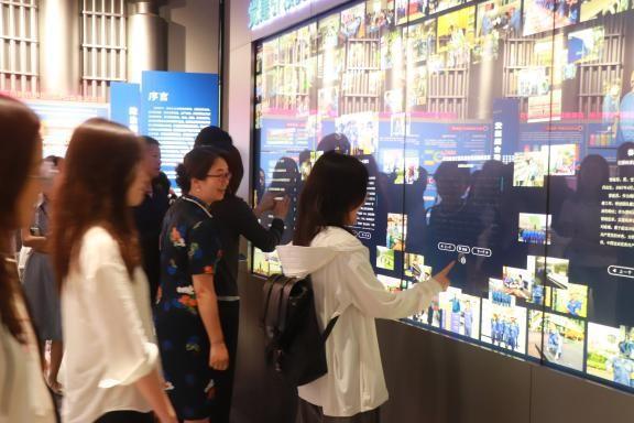 AI与科技金融共振！2025年中国宝武科技工作者日“上财师生走进宝武”暨2025科技金融创新体验季活动圆满落幕