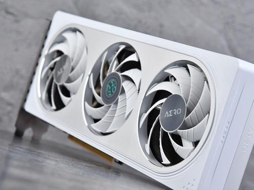 低成本纯白装机方案必选！技嘉GeForceRTX 5060 AERO OC 8GB 雪鹰首测
