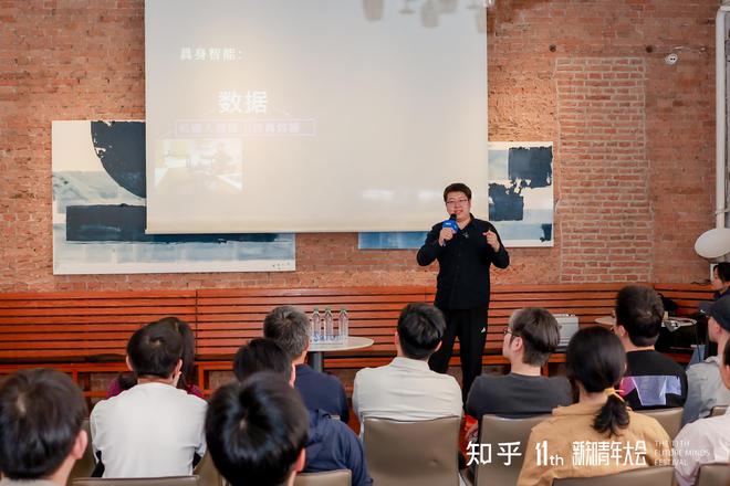 知乎聚集AI大咖深度对话，许华哲解析具身智能三大失败模式