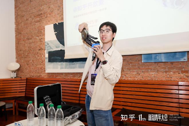 知乎聚集AI大咖深度对话，许华哲解析具身智能三大失败模式