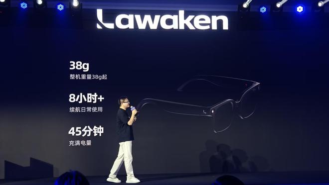 首发AI眼镜专属大模型，掏出“零级智能体”，李未可连发三款智能眼镜，799元起