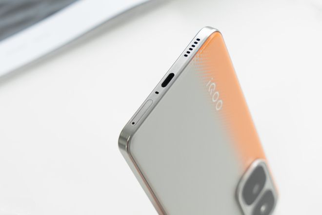 iQOO Neo10，劝你不要太离谱！