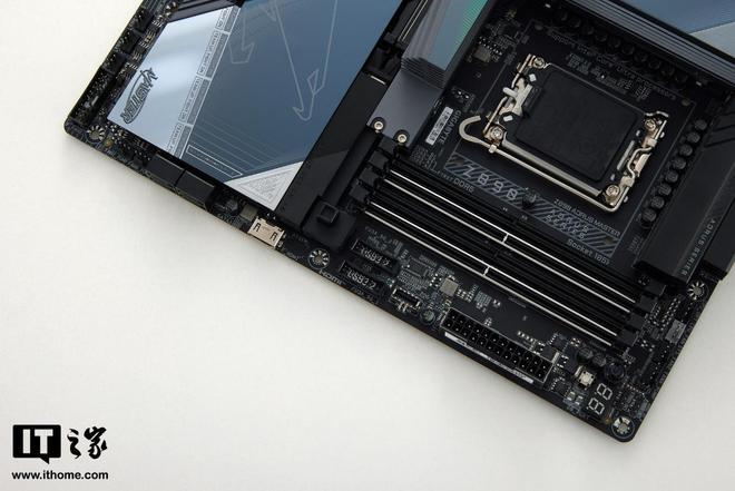 技嘉Z890 AORUS MASTER主板评测：酷睿Ultra 265K处理器黄金搭档