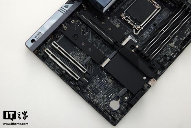 技嘉Z890 AORUS MASTER主板评测：酷睿Ultra 265K处理器黄金搭档