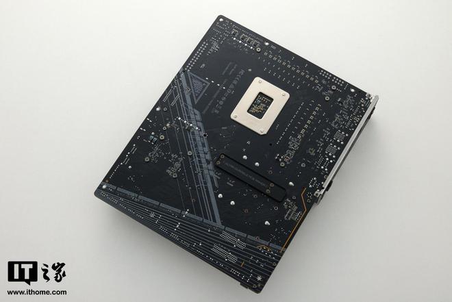 技嘉Z890 AORUS MASTER主板评测：酷睿Ultra 265K处理器黄金搭档